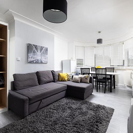 One Bedroom Apartment Opposite Brent Cross Station Londen Buitenkant foto