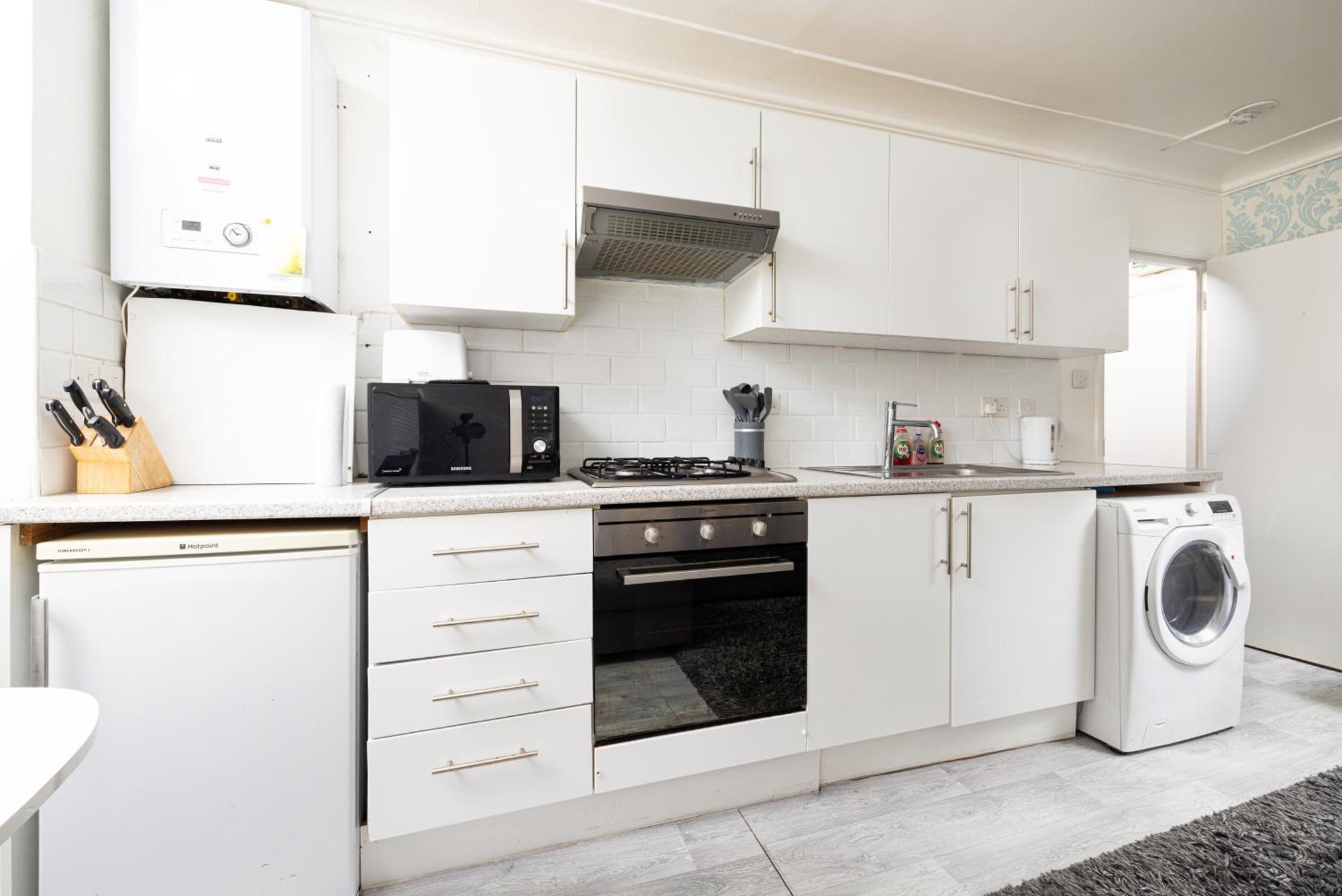 One Bedroom Apartment Opposite Brent Cross Station Londen Buitenkant foto
